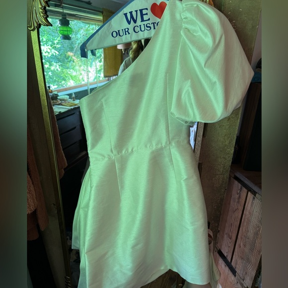 Sachin and Babi Dova Puff Sleeved Side Bow Bridal Dress - Picture 6 of 7